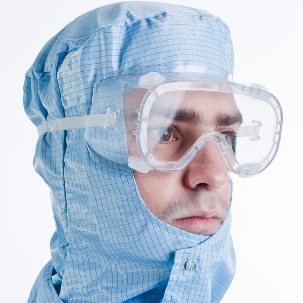 cleanroom staff wearing bioclean bcgs1 sterile single use cleanroom goggles