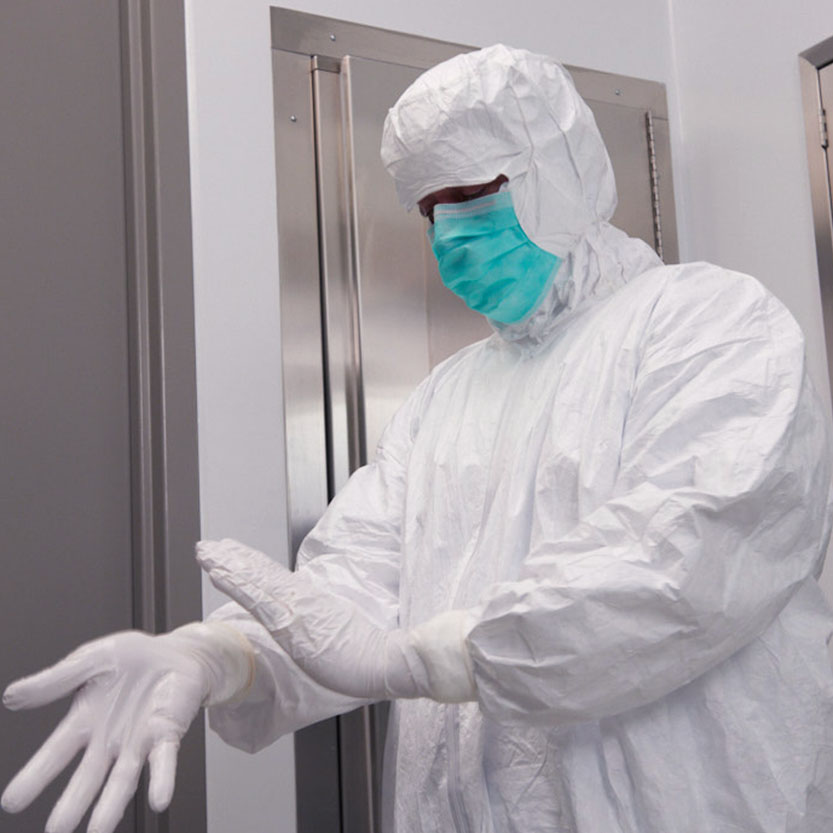 choosing cleanroom apparel for contamination control