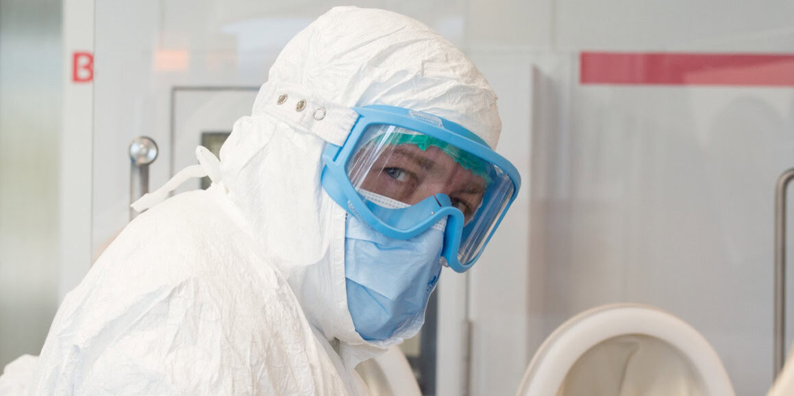 stop contamination with cleanroom apparel